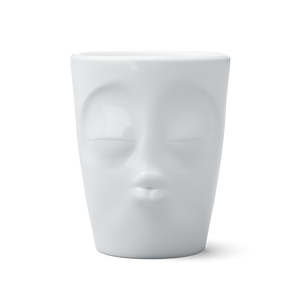 Coffee mug with handle and 'kissing' facial expression and 11 oz capacity. From the TASSEN product family of fun dishware by FIFTYEIGHT Products. Tall coffee cup with handle in white, crafted from quality porcelain.