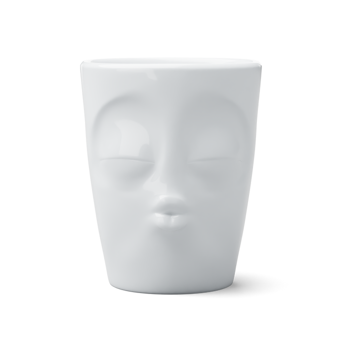 Coffee mug with handle and 'kissing' facial expression and 11 oz capacity. From the TASSEN product family of fun dishware by FIFTYEIGHT Products. Tall coffee cup with handle in white, crafted from quality porcelain.