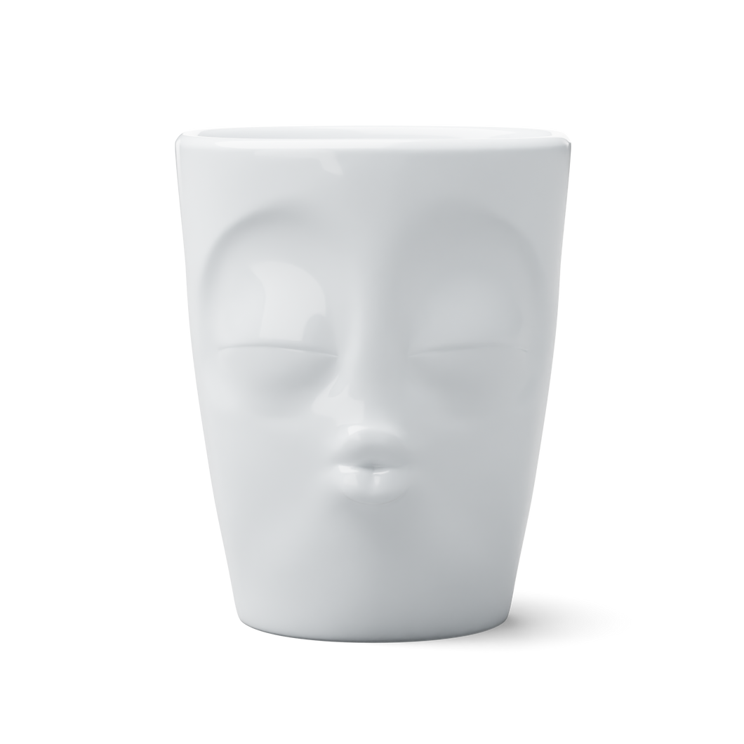 Coffee mug with handle and 'kissing' facial expression and 11 oz capacity. From the TASSEN product family of fun dishware by FIFTYEIGHT Products. Tall coffee cup with handle in white, crafted from quality porcelain.