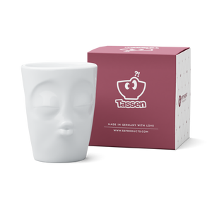 Coffee mug with handle and 'kissing' facial expression and 11 oz capacity. From the TASSEN product family of fun dishware by FIFTYEIGHT Products. Tall coffee cup with handle in white, crafted from quality porcelain.