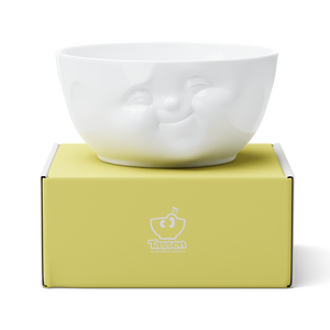 Big serving bowl in white, perfect for entertaining guests and serving salads, stew, chili, chips, and more. Offering 87.5 oz capacity. As the latest addition to our line of big bowls, this quirky porcelain bowl features a sculpted ‘munching' facial expression.