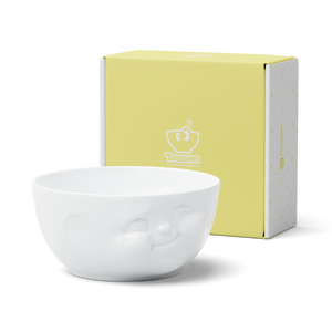 Big serving bowl in white, perfect for entertaining guests and serving salads, stew, chili, chips, and more. Offering 87.5 oz capacity. As the latest addition to our line of big bowls, this quirky porcelain bowl features a sculpted ‘munching' facial expression.